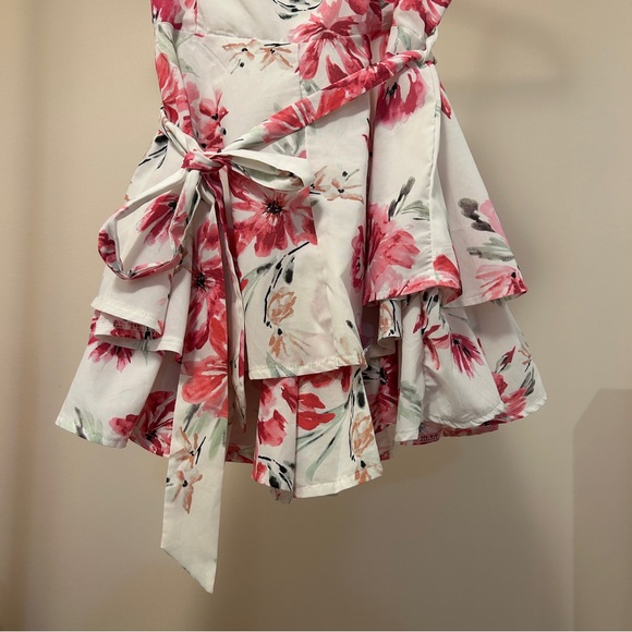 Soft and feminine floral elegant, dainty romper from Ally Fashion size large/14 - Picture 4 of 10